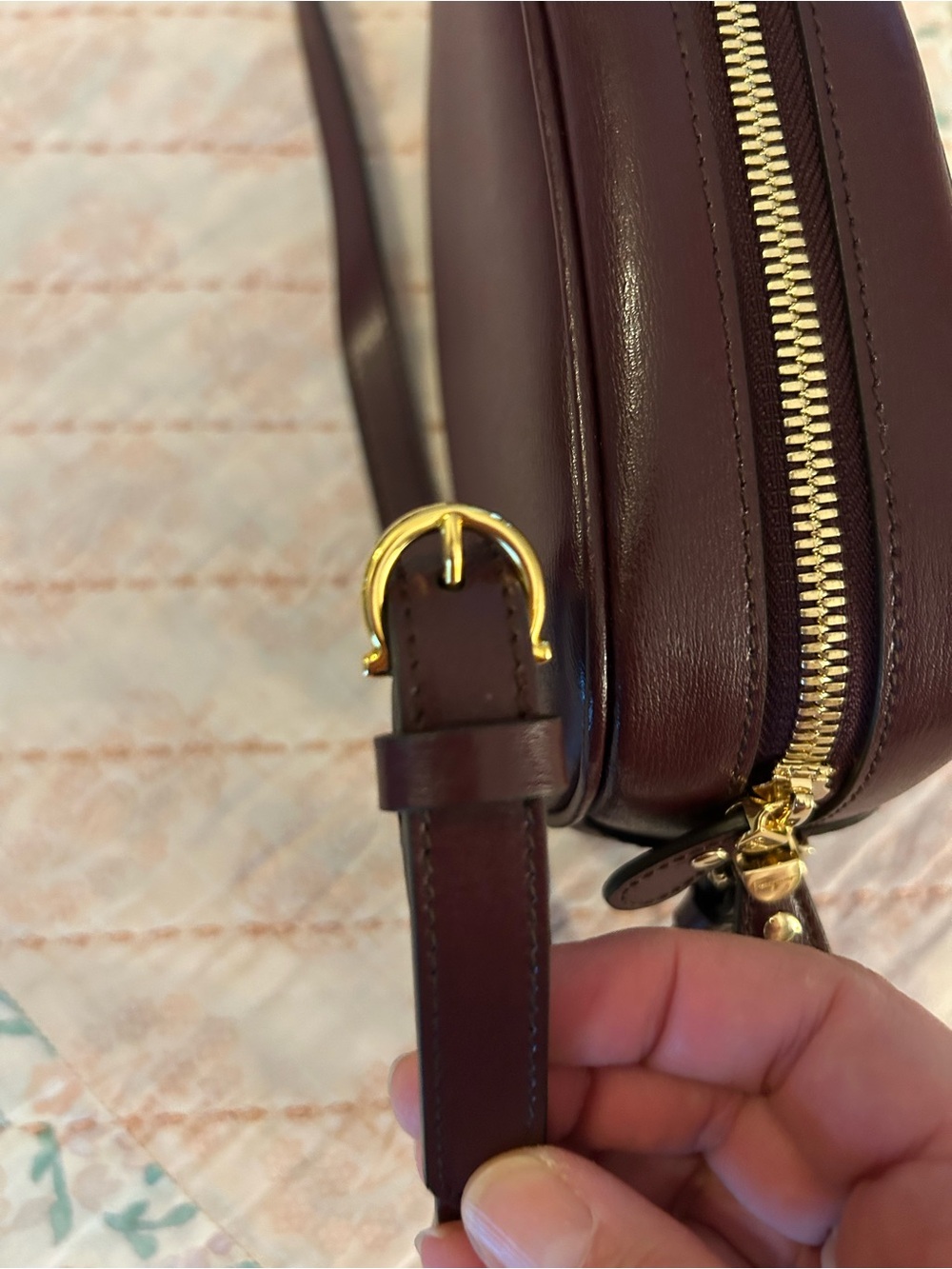 Salvatore Ferragamo City Small Gancini Camera bag in Lovely Burgundy leather EUC - Picture 14 of 14